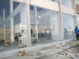 تقسيم وتقطيع مكاتب بالزجاج